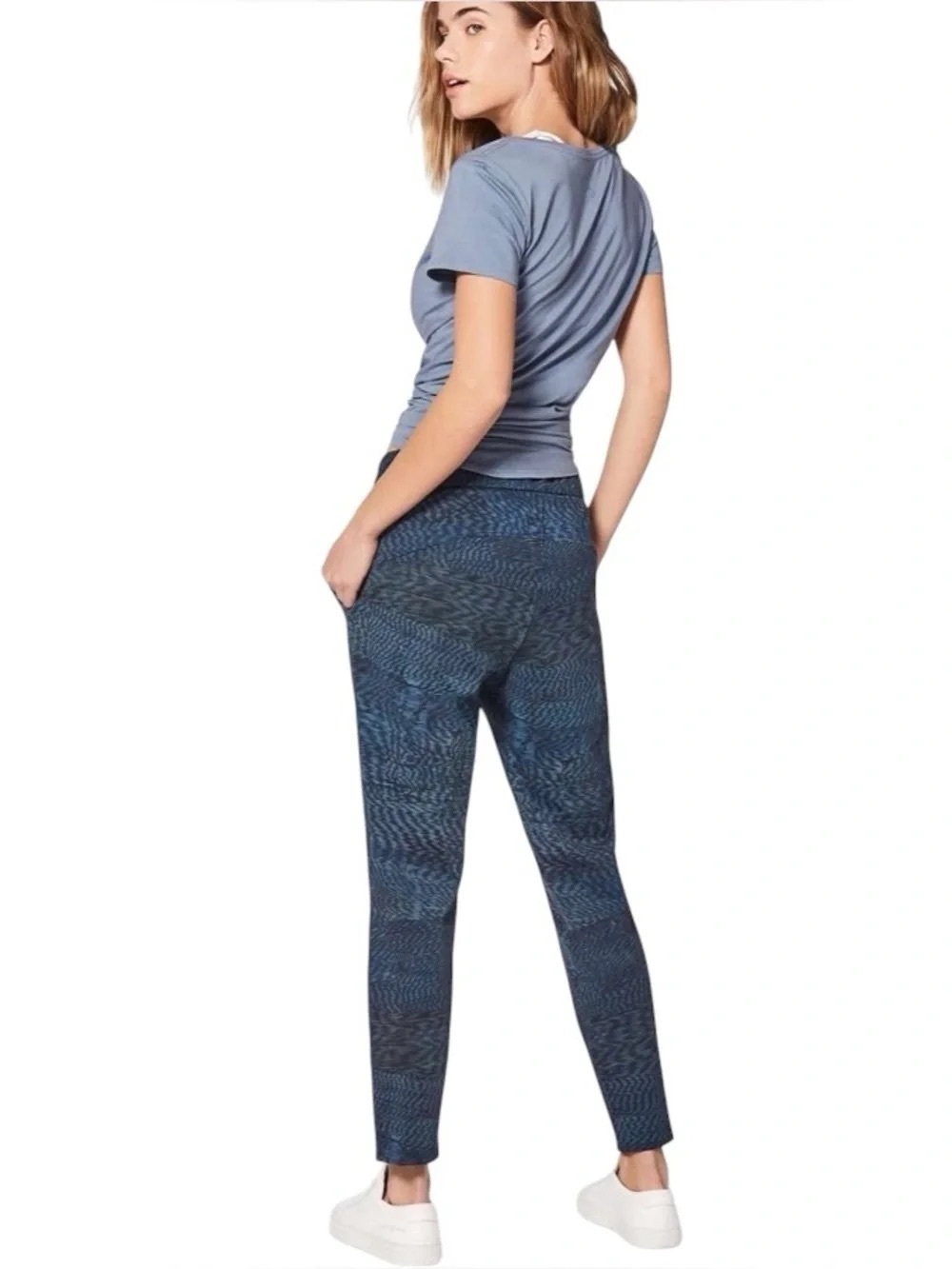 Size 10, lululemon athletica on the fly pant